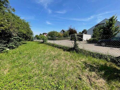 Frontseite zum Straßenanfang hin - Grundstück in Nürtingen