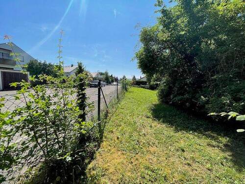 Frontseite zum Straßenende hin - Grundstück in Nürtingen zum Kaufen