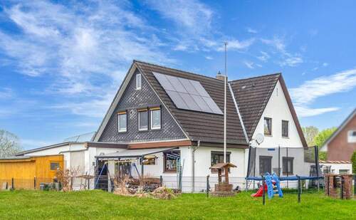 Außenansicht - Großes Einfamilienhaus mit Garten nahe Hamburg