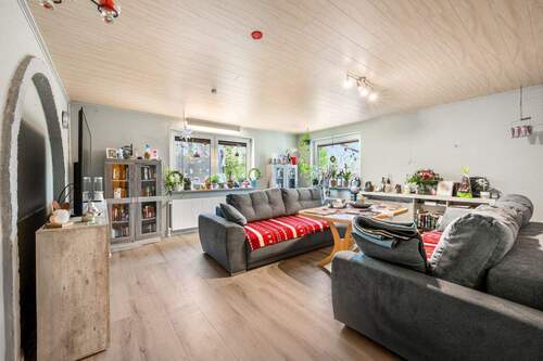 Wohnzimmer EG - 7 Zimmer Einfamilienhaus in Schretstaken