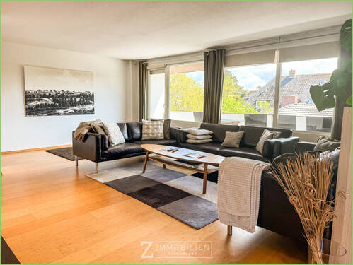 Wohnbereich mit Zugang zum Balkon - 2 Zimmer Etagenwohnung zum Kaufen in St. Peter-Ording