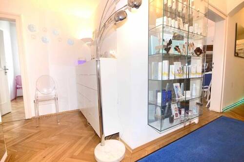 Eingangsbereich und Garderobe - 