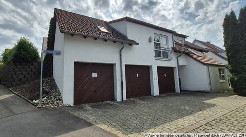 Gepflegtes Dreifamilienhaus - Besondere Immobilie! Sehr gepflegte 4-Zimmer-Maisonette-Wohnung mit Hobbyraum