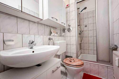 Bad - 1 Zimmer Einfamilienhaus in Nürnberg