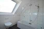 Tageslichtbad mit Badewanne - 