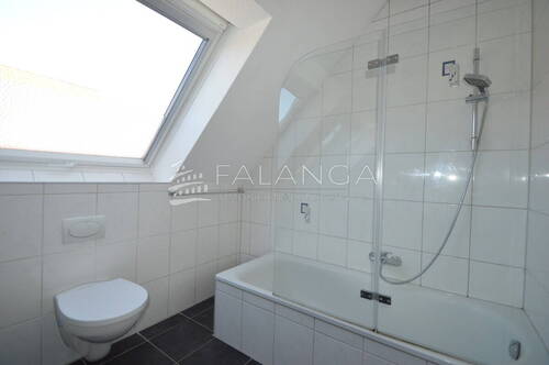 Tageslichtbad mit Badewanne - 