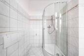 Bad mit Wanne + Dusche - 