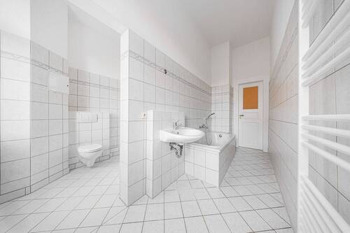 Bad mit Wanne + Dusche - 