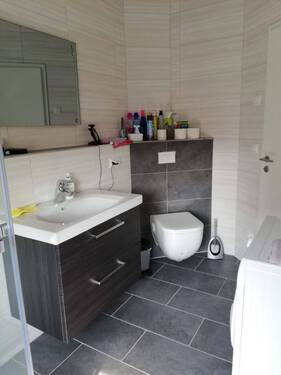 Badezimmer mit Dusche - 