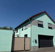 Niedrigenergiehaus kleinem Hof und Garten sowie einer großen Doppelgarage - sofort verfügbar - - Nessetal