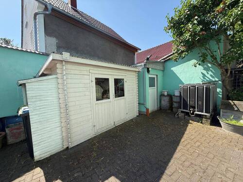 Schuppen und Abstellraum auf Hof - 