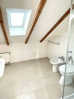 Bad mit Dusche DG - 