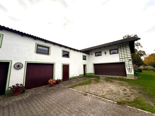 Ansicht Garage und Anbau .JPG - 5 Zimmer Einfamilienhaus in Aldersbach