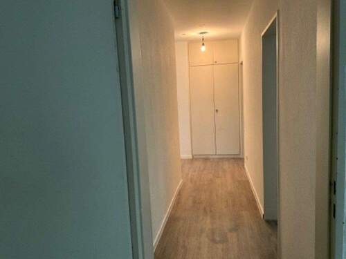 Flur weiß gestrichen.jpg - 3 Zimmer Etagenwohnung in Erkrath