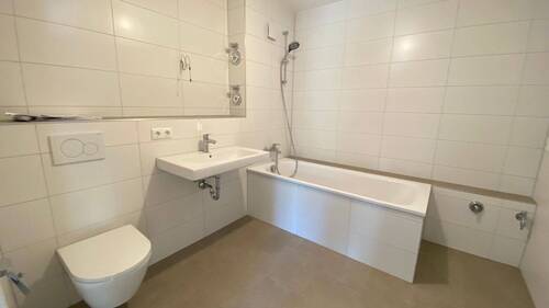 Bad - Etagenwohnung mit 86,00 m&sup2; in Obertaufkirchen zur Miete