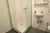 Toilette mit Dusche Wohnung 2 - 