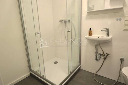 Toilette mit Dusche Wohnung 2 - 