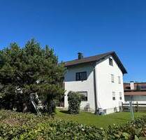 Stilvolle & bezugsfreie DG-Wohnung in ruhiger Lage in Großkarolinenfeld