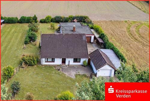 Luftbild - Wohnen in Alleinlage - 249.000,00 EUR Kaufpreis, ca.  141,30 m² Wohnfläche