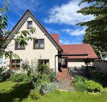 Großzügiges 1-2Familienhaus, überwiegend renoviert, mit 40m² Garage in guter Lage von Uhingen.