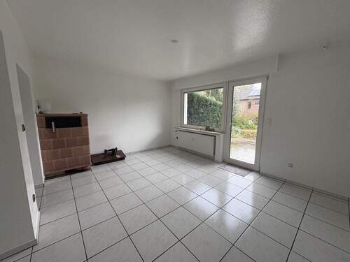 Kachelofen im Wohnzimmer (Erdgeschoss) - 