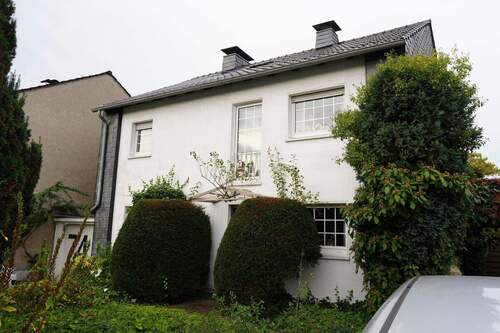 Ihr neues Zuhause - 6 Zimmer Mehrfamilienhaus, Wohnhaus zum Kaufen in Moers