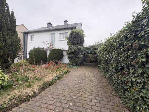 Gebäudeansicht von der rechten Seite - 6 Zimmer Mehrfamilienhaus, Wohnhaus in Moers