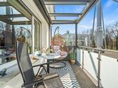 Balkon mit neuwertiger Glasüberdachung - 