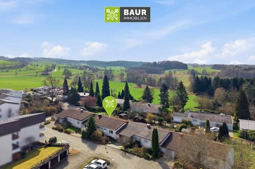 Luftbild - 7 Zimmer Reihenmittelhaus in Schlier