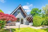 Hausansicht - Saniertes Ferienhaus in Burhave: Ruhige Lage, schönes Grundstück und viel Erholungspotenzial!