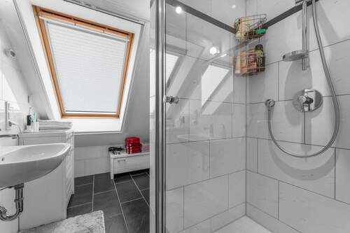 Tageslichtbad mit Dusche - 