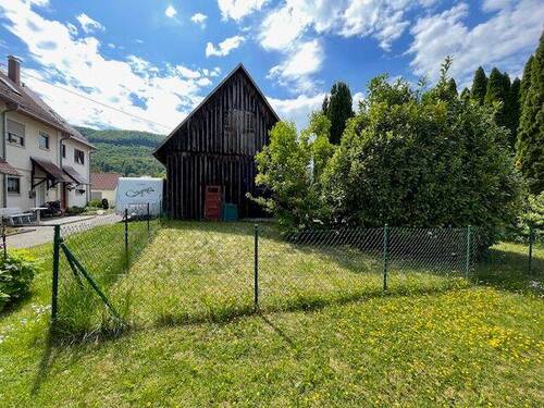 rückseitiger Garten mit Schuppen - 