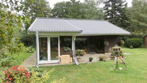 BLICK AUF DIE TERRASSE - 2 Zimmer Einfamilienhaus zum Kaufen in Regesbostel