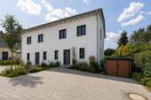 Außenansicht - Moderne DHH in Geisenfeld - 1.450,00&nbsp;EUR Kaltmiete, ca.&nbsp; 116,00&nbsp;m&sup2;&nbsp;Wohnfl&auml;che