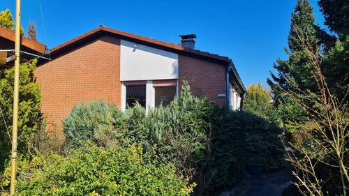 Objektansicht - Renovierungsbedürftiger BUNGALOW mit Außenpool-Röttenbach bei ERLANGEN