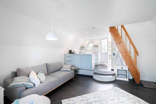 Wohnraum mit Blick zum Eingang - 