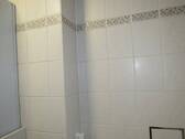 Beispielbild für die Fliesen im Badezimmer - 2 Zimmer Etagenwohnung zum Kaufen in Schweinfurt