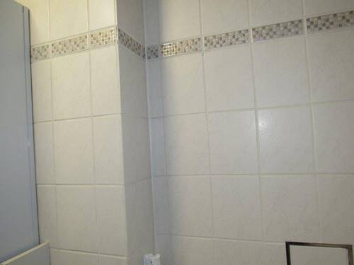 Beispielbild für die Fliesen im Badezimmer - 2 Zimmer Etagenwohnung zum Kaufen in Schweinfurt