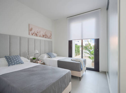 10_Bedroom.jpg - 