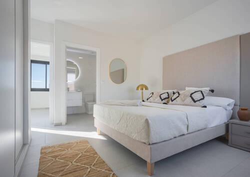 08_Master-bedroom-3.jpg - 