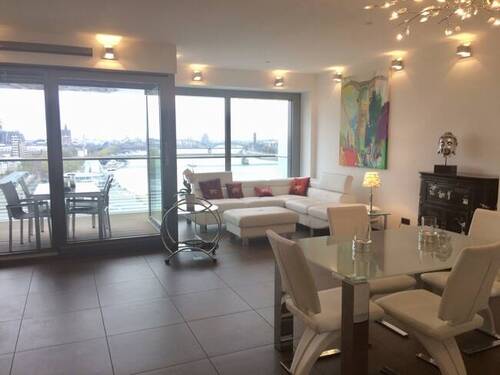 1 Wohnraum - Etagenwohnung mit 98,00 m&sup2; in Köln zur Miete