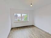Ansicht I: Wohn- und Esszimmer - Großzügig geschnittene 3-Zimmer-Wohnung mit EBK und Wannenbad im Norden von Bordesholm