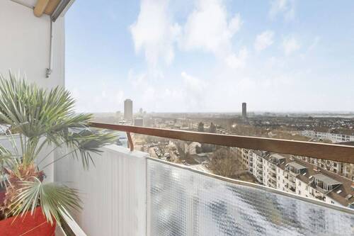 Balkon II (Wohn-Essbereich) - 3 Zimmer Einfamilienhaus zum Kaufen in Köln