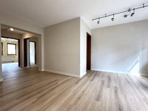 Blick zur Küche - Etagenwohnung mit 62,00 m² in Nürtingen zur Miete