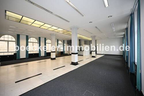 Bild 1 - Moderne Premium-Gewerbefläche in Toplage von Weißenfels-für Praxis, Kanzlei & kreative Unternehmen