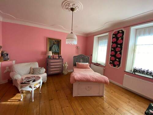 Privatwohnung Gäste - 4 Zimmer Mehrfamilienhaus, Wohnhaus in Krefeld