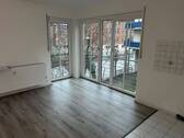 Wohnzimmer mit angeschlossener offener Küche.jpg - 2 Zimmer Etagenwohnung in Leipzig