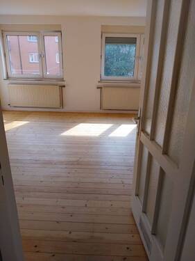 Zimmer 2 - Helle, großzügige 4 Zimmer Whng. mit Balkon