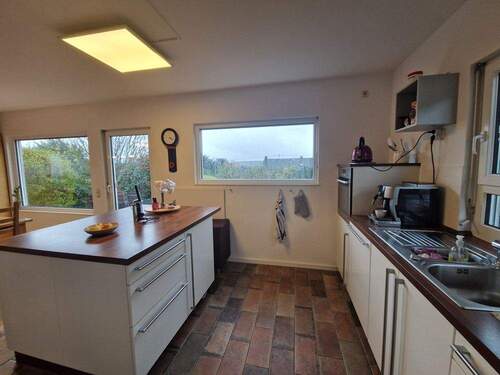 Küche mit Blick in den Garten - 