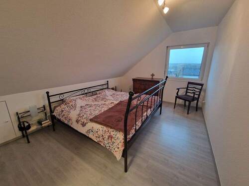 Schlafzimmer mit Ankleide - 